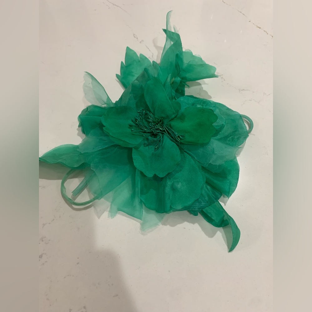Gucci Oversized Silk Flower Brooch - Picture 4 of 11